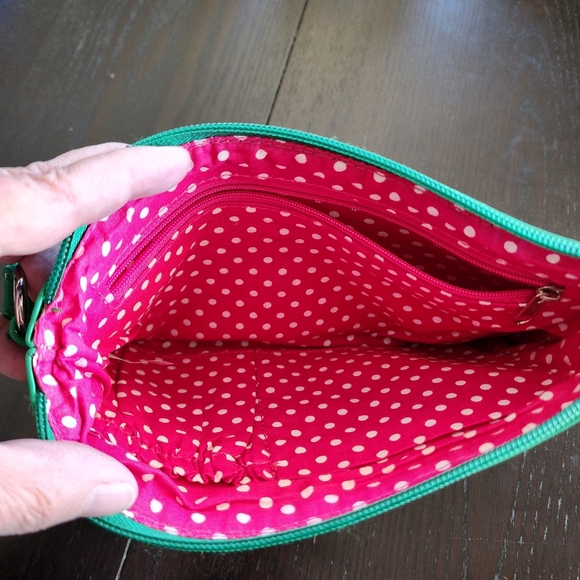 Bungalow 360 Green Vegan Whale Leather Clutch Wristlet Purse Gorgeous Like New - Picture 5 of 8